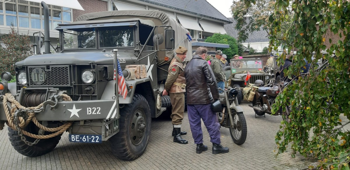 defile militaire voertuigen lisse oktober 2024